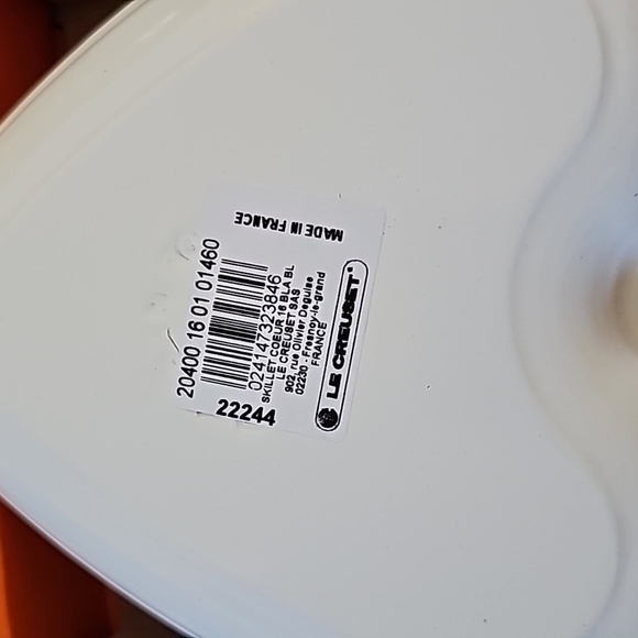 NIB LE CREUSET Heart Cast Iron Valentines Skillet/Pan Shiny White MADE IN FRANCE - Picture 3 of 7